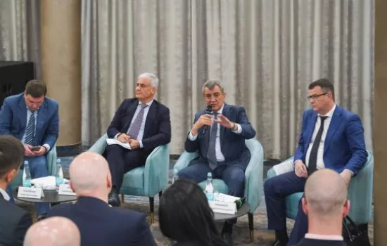В отеле «DoubleTree by Hilton Vladikavkaz» прошла встреча с бизнес-сообществом СКФО под председательством замминистра экономического развития Сергея Назарова.
